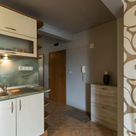 Apartament Nadia's Breeze - Spacious 1br Near The Varna