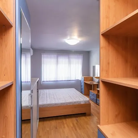 Nadia's Breeze - Spacious 1br Near The Varna