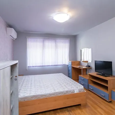 Apartament Nadia's Breeze - Spacious 1br Near The