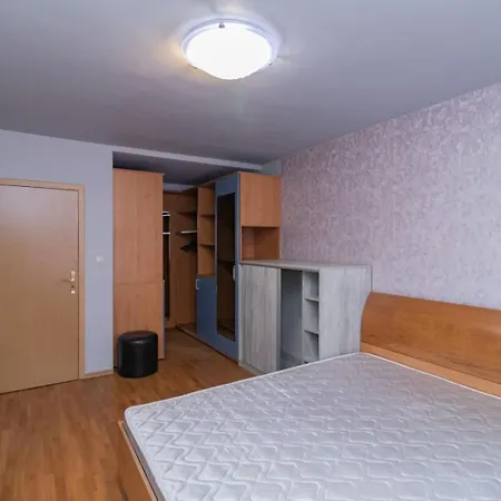 Nadia's Breeze - Spacious 1br Near The アパート *